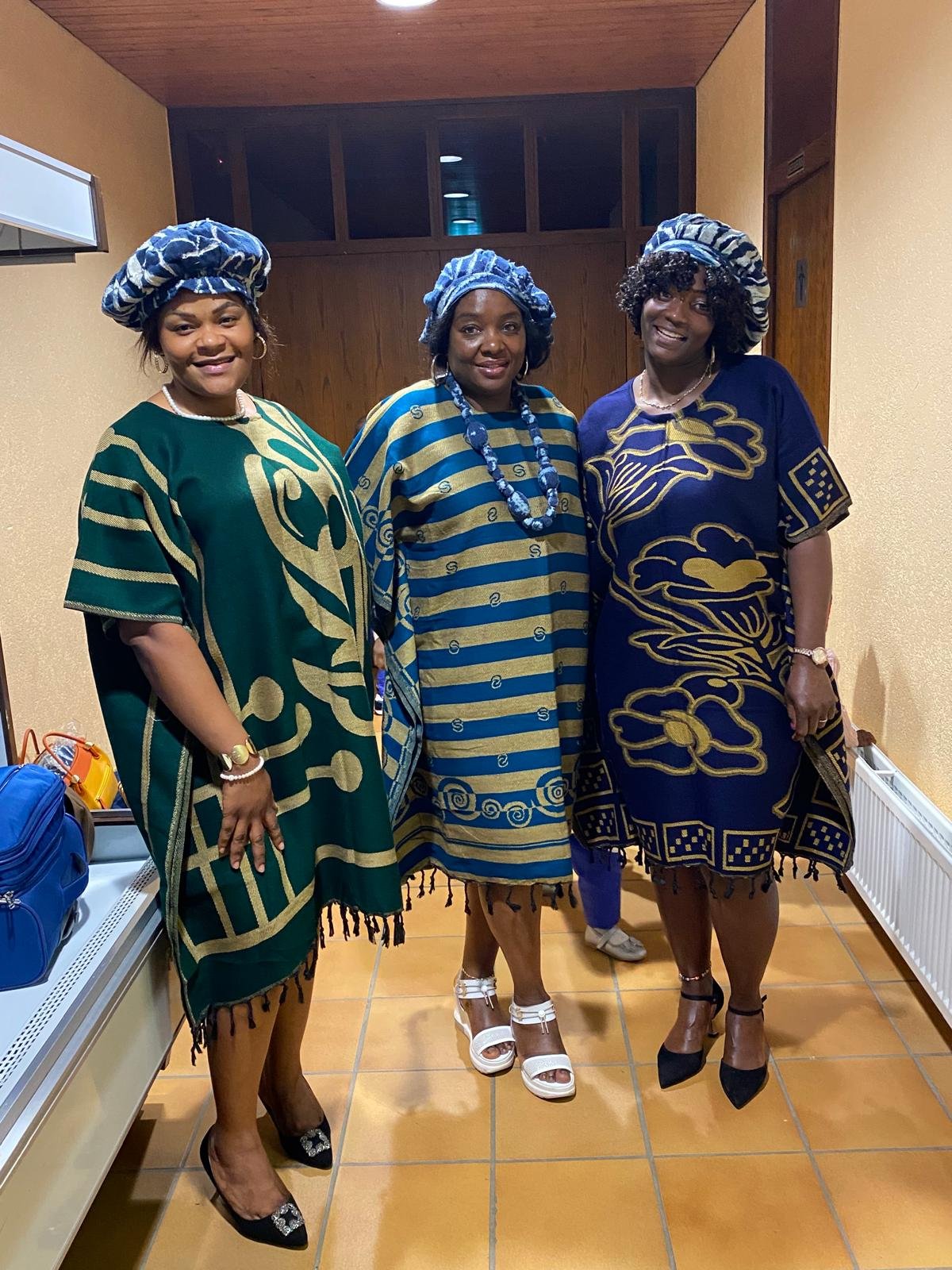 Robes de cérémonie et boubous aux couleurs de chez nous